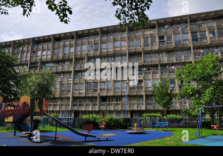 Robin Hood Gardens, Tower Hamlets, Poplar, London E14, Vereinigtes Königreich Stockfoto