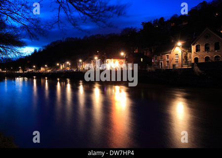 Blick auf den Fluss Severn und Ironbridge Stadt Coalbrookdale, Grafschaft Shropshire, England, UK Stockfoto