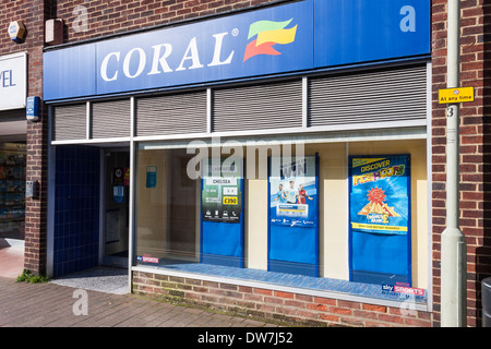 High Street Buchmacher, Koralle, Bestandteil der Gala Coral Group Ltd. Reichskolonialamtes, Berkshire, England, GB, UK. Stockfoto