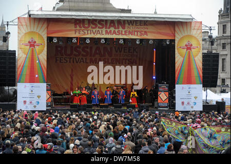 London, UK. 2. März 2014. Russischen Maslenitsa Festival feierte in Trafalgar Square in London 03.02.2013 Credit: JOHNNY ARMSTEAD/Alamy Live News Stockfoto