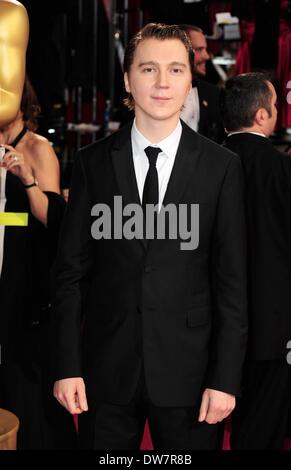 Los Angeles, CA. 2. März 2014. Paul Dano im Ankunftsbereich für die 86th Annual Academy Awards - Ankünfte 3 - Oscars 2014, der Dolby Theater in Hollywood und Highland Center, Los Angeles, CA 2. März 2014. Bildnachweis: Gregorio Binuya/Everett Collection/Alamy Live-Nachrichten Stockfoto