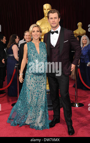 Hollywood, Kalifornien, USA. 2. März 2014. Modell ELSA PATAKY und "Thor" Schauspieler CHRIS HEMSWORTH kommen zu den 86. Annual Academy Awards am Dolby Theater. Bildnachweis: Lisa O'Connor/ZUMA Wire/ZUMAPRESS.com/Alamy Live-Nachrichten Stockfoto