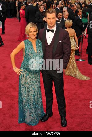 Elsa Pataky, Chris Hemsworth im Ankunftsbereich für die 86th Annual Academy Awards - Ankünfte 1 - Oscars 2014, der Dolby Theater in Hollywood und Highland Center, Los Angeles, CA 2. März 2014. Foto von: Dee Cercone/Everett Collection Stockfoto