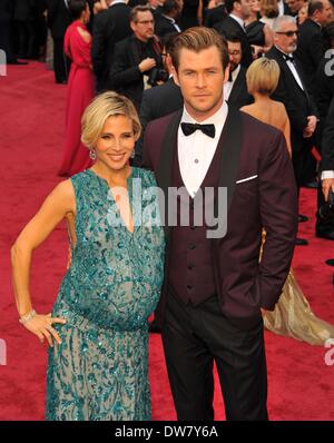 Elsa Pataky, Chris Hemsworth im Ankunftsbereich für die 86th Annual Academy Awards - Ankünfte 1 - Oscars 2014, der Dolby Theater in Hollywood und Highland Center, Los Angeles, CA 2. März 2014. Foto von: Dee Cercone/Everett Collection Stockfoto