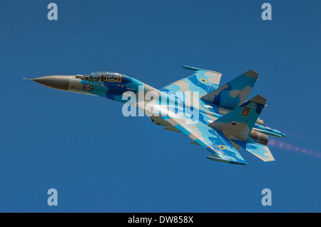Ukrainischen SU-27 Anzeigen während Air Show 2013 Veranstaltung am 25. August 2013 in Radom, Polen Stockfoto