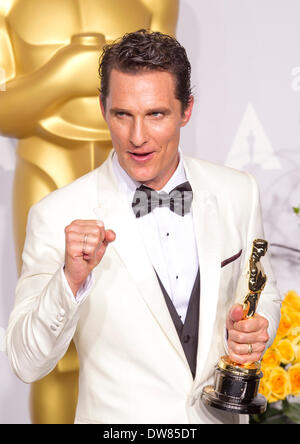 MATTHEW MCCONAUGHEY 86TH ANNUAL ACADEMY AWARDS DRUCKSAAL LOS ANGELES USA 2. März 2014 Stockfoto