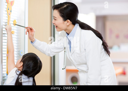 Herr Doktor Mess Mädchen Höhe Stockfoto
