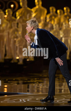 Los Angeles, USA. 2. März 2014. Ellen Degeneres beherbergt der 86. Oscars Oscar Verleihung-Verleihung auf der Dolby Theater Hollywood, Kalifornien, USA, 2. März 2014. © Pool/Aaron Poole/Xinhua/Alamy Live-Nachrichten Stockfoto