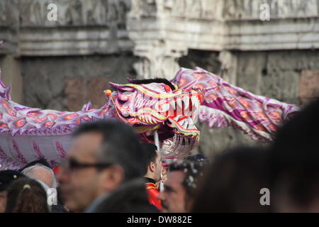 Rom, Italien. 2. März 2014.  Karneval auf der Via dei Fori Imperiali in Rom Italien Straße. Bildnachweis: Gari Wyn Williams / Alamy Live News Stockfoto