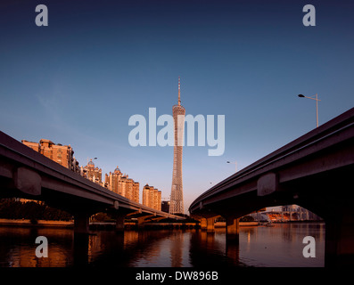 Guangzhou Canton Tower, früher bekannt als Guangzhou TV astronomische und Aussichtsturm Stockfoto