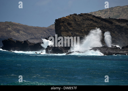 Blick auf Halona Blow Hole aus Sandstrand, Osten Oahu, Hawaii, USA Stockfoto