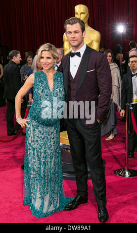 ELSA PATAKY; CHRIS HEMSWORTH 86TH ANNUAL ACADEMY AWARDS RED CARPET LOS ANGELES USA 2. März 2014 Stockfoto