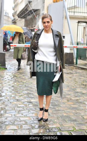 Eine schicke Karosseriedesigner Ankunft bei der Ann Demeulemeester Modenschau während der Paris Fashion Week in Paris - 27. Februar 2014 - Start-und Landebahn Manhattan/Celine Gaille Stockfoto