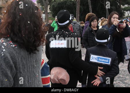 Rom, Italien. 2. März 2014.  Karneval auf der Via dei Fori Imperiali in Rom Italien Straße. Bildnachweis: Gari Wyn Williams / Alamy Live News Stockfoto