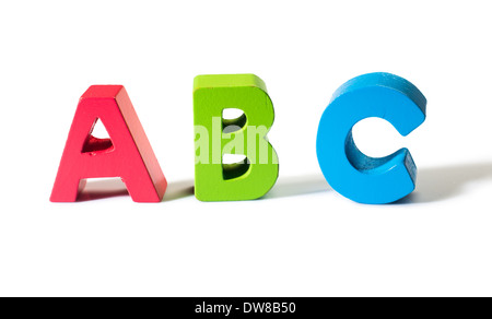 Bunte Buchstaben A B C aus Holz gebaut. Stockfoto