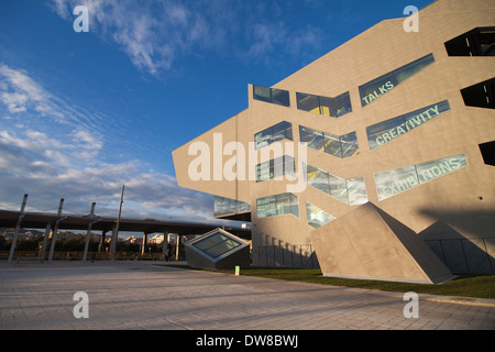 Disseny Hub Barcelona Gebäude in Barcelona, nach dem Abschluss der Urbanisierung der Umgebung des Gebäudes. Stockfoto