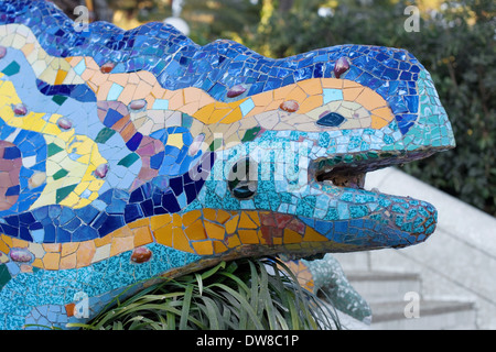 Berühmte Drachen Skulptur im Park Güell, Barcelona, Katalonien. Stockfoto