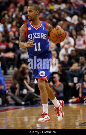 1. März 2014: Philadelphia 76ers Point guard Eric Maynor (11) in Aktion während des NBA-Spiels zwischen der Washington Wizards und die Philadelphia 76ers im Wells Fargo Center in Philadelphia, Pennsylvania. Die Wizards gewonnen 122-103. (Christopher Szagola/Cal Sport Media) Stockfoto