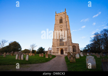 Sankt-Nikolaus-Kirche an der Blakeney, Norfolk, England, UK. Stockfoto