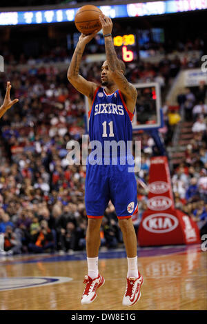 1. März 2014: Philadelphia 76ers point Guard Eric Maynor (11) schießt den Ball während des NBA-Spiels zwischen der Washington Wizards und die Philadelphia 76ers im Wells Fargo Center in Philadelphia, Pennsylvania. Die Wizards gewonnen 122-103. (Christopher Szagola/Cal Sport Media) Stockfoto