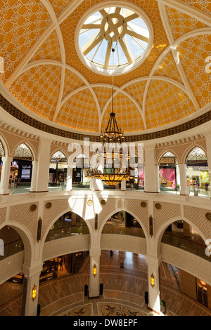 Die reich verzierten Innenraum von der Dubai Mall, die größte Shopping Mall der Welt, Dubai, Vereinigte Arabische Emirate, Vereinigte Arabische Emirate-Nahost Stockfoto