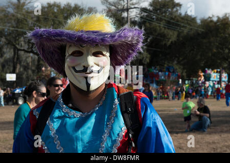 New Orleans, USA. 1. März 2014. Karneval Krewe von Endymion bereitet sich auf die Samstag-Parade in der Lakeview/mid-city Staging-Bereich von New Orleans, Louisiana, Vereinigte Staaten von Amerika am 1. März 2014 beginnen. Bildnachweis: JT Blatty/Alamy Live-Nachrichten Stockfoto