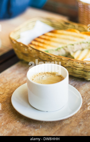Frisch gebrühten Espresso Kaffee zum Frühstück für einen guten Morgen. Stockfoto
