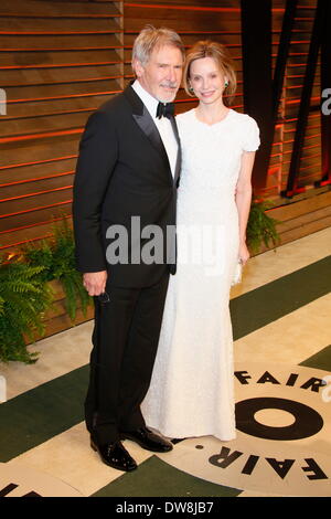 West Hollywood, Los Angeles, USA. 2. März 2014. Harrison Ford und Calista Flockhart kommen an der Vanity Fair Oscar Party in West Hollywood, Los Angeles, USA, 2. März 2014. Foto: Hubert Boesl/Dpa/Alamy Live News Stockfoto