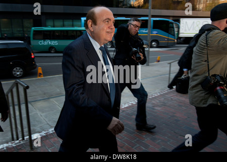 Milliardär Arbeit Geber Victor Dahdaleh kommt Southwark Crown Court London 16. April 2012. Herr Dahdaleh vor Gericht £ 700 Millionen Bestechung vorgeworfen. Dahdaleh von Belgravia, erscheint auf der Anklagebank neben Bruce Hall, der aus Australien ausgeliefert wurde. Stockfoto