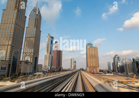 U-Bahn-Zug in Dubai Stockfoto