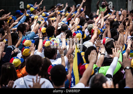 Caracas, Venezuela. 3. März 2014. Demonstranten teilnehmen an einen Protest gegen die Regierung in Caracas, Venezuela, am 3. März 2014. Bildnachweis: Boris Vergara/Xinhua/Alamy Live-Nachrichten Stockfoto