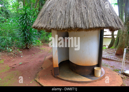 Outdoor Toilette in Mount Selinda Afro-Bergwald im östlichen Hochland von Simbabwe in Zentralafrika. Stockfoto