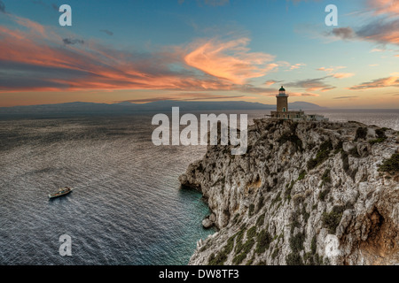 Sonnenuntergang am Kap Melagavi Leuchtturm im Corinthia, Griechenland Stockfoto