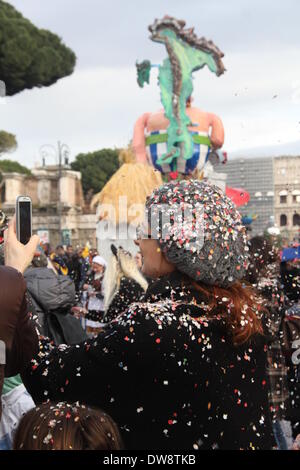 Rom, Italien. 2. März 2014.  Karneval auf der Via dei Fori Imperiali in Rom Italien Straße. Bildnachweis: Gari Wyn Williams / Alamy Live News Stockfoto