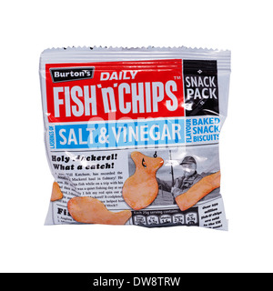 Ein Paket von Burtons Fish ' n ' Chips Snacks auf weißem Hintergrund Stockfoto