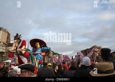 Rom, Italien. 2. März 2014.  Karneval auf der Via dei Fori Imperiali in Rom Italien Straße. Bildnachweis: Gari Wyn Williams / Alamy Live News Stockfoto