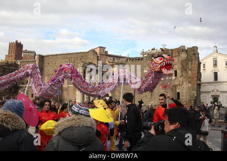 Rom, Italien. 2. März 2014.  Karneval auf der Via dei Fori Imperiali in Rom Italien Straße. Bildnachweis: Gari Wyn Williams / Alamy Live News Stockfoto