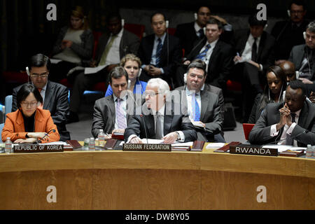 Vereinten Nationen, New York, NY, USA. 3. März 2014.  Russischen ständiger Vertreter bei den United Nations Vitaly Churkin (C) spricht während einer Sitzung des Sicherheitsrats über die Situation in der Ukraine, die die dritte seit Freitag im UN-Hauptquartier in New York am 3. März 2014 ist. Bildnachweis: Xinhua/Alamy Live-Nachrichten Stockfoto