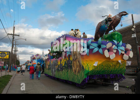 New Orleans, Louisiana, 2. März 2014. Krewe von Bacchus bereitet sich zum Auftakt der Mardi Sonntag Parade unter dem Motto, "In Vino Veritas!" Bildnachweis: JT Blatty/Alamy Live-Nachrichten Stockfoto