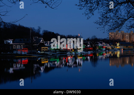 Boathouse Row entlang des Schuylkill River in Philadelphia, Pennsylvania, USA Stockfoto