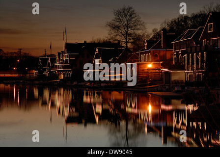 Boathouse Row entlang des Schuylkill River in Philadelphia, Pennsylvania, USA Stockfoto