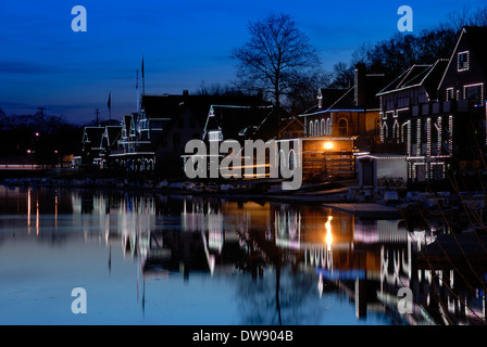 Boathouse Row entlang des Schuylkill River in Philadelphia, Pennsylvania, USA Stockfoto