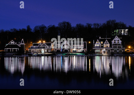 Boathouse Row entlang des Schuylkill River in Philadelphia, Pennsylvania, USA Stockfoto