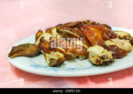 Klassische hong kong gebratenes Huhn an einem lokalen gekochtes Essen Zentrum Stockfoto