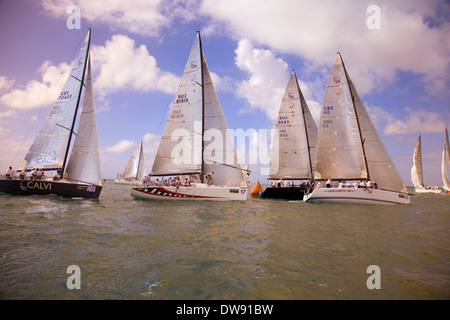 Erstklassige Boote und Segler sind jedes Jahr im Januar gezogen, um in die Acura Key West Regatta, Key West, Florida, USA konkurrieren Stockfoto