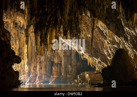 Schöne DG-Höhle in Sappong, Nord-Thailand Stockfoto