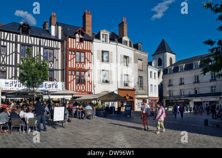 Straßencafé auf dem Marktplatz, Orléans, Loiret, Region Centre, Frankreich Stockfoto