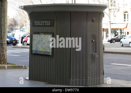 Eine automatische öffentliche Toilette in Paris, Frankreich. Stockfoto