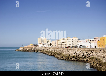 Cadiz direkt am Meer Stockfoto