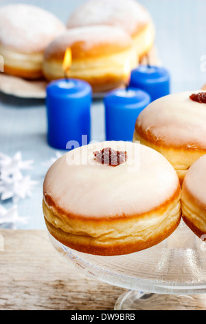 Donuts mit JamDonuts mit Marmelade Stockfoto